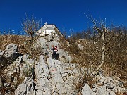 18 Primo traguardo, la chiesetta della Madonna del Carmine (746 m)